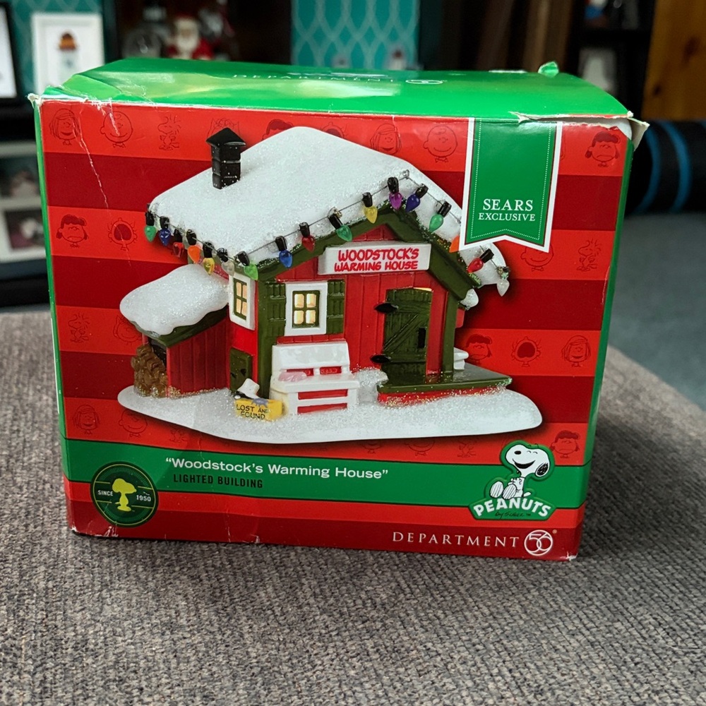 Department 56 Peanuts Festive Woodstock's House with Lights